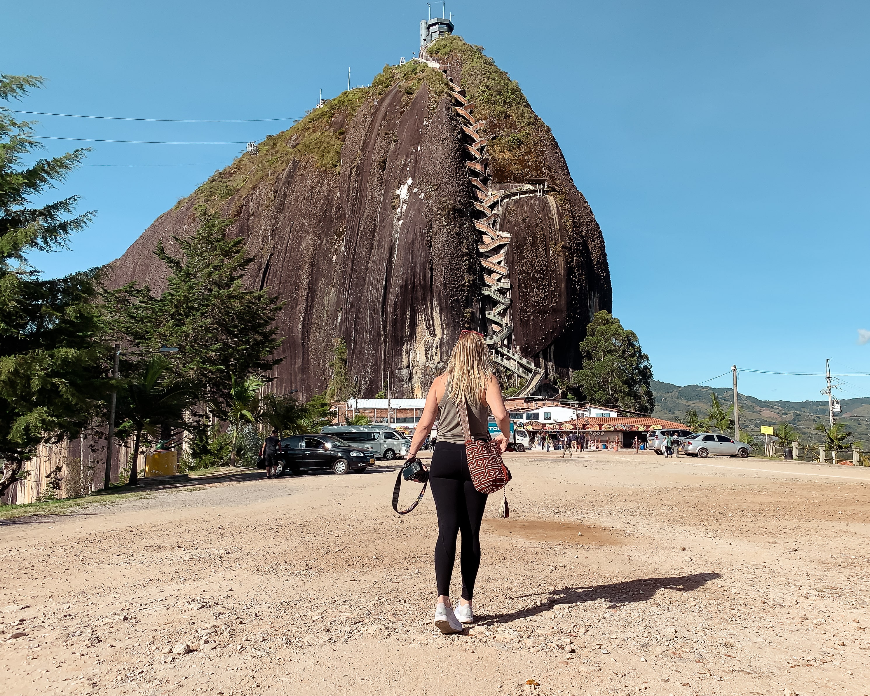how to climb el peñón de guatapé